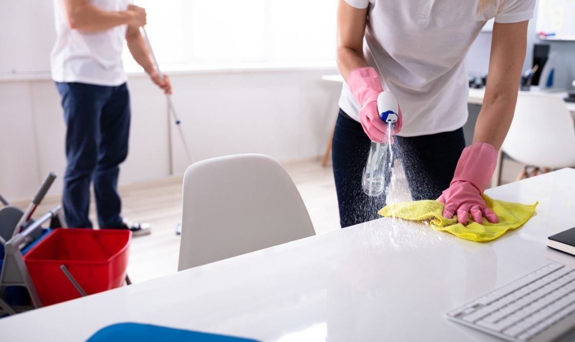 Commercial cleaning contractors